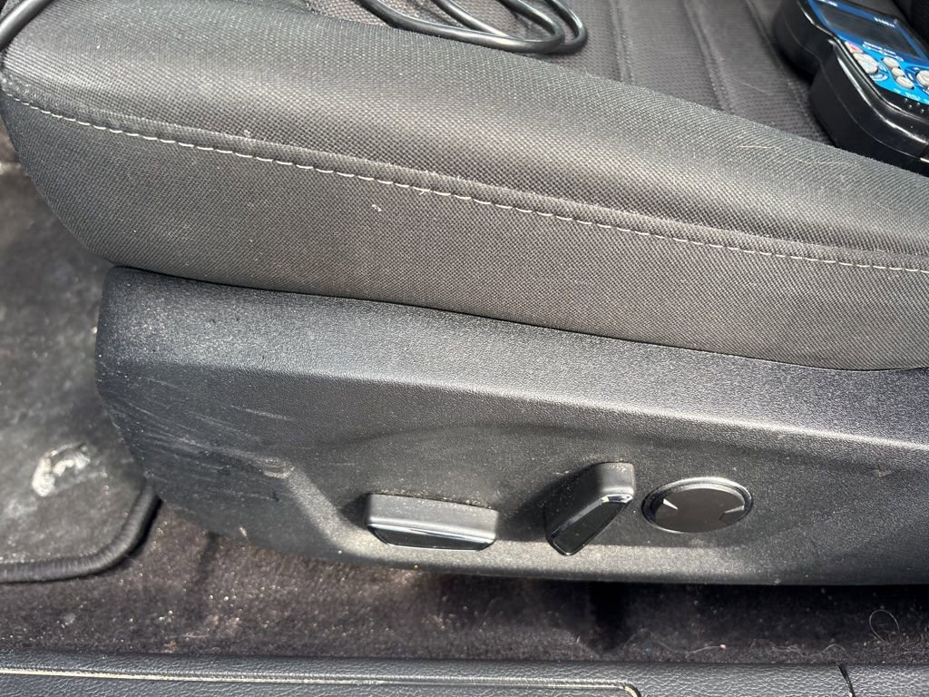 Used 2020 Ford Fusion SE image 11