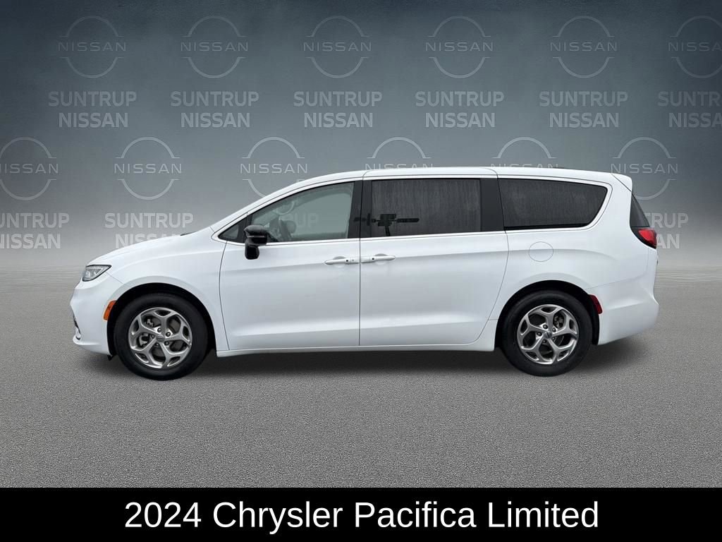 Used 2024 Chrysler Pacifica Limited image 2
