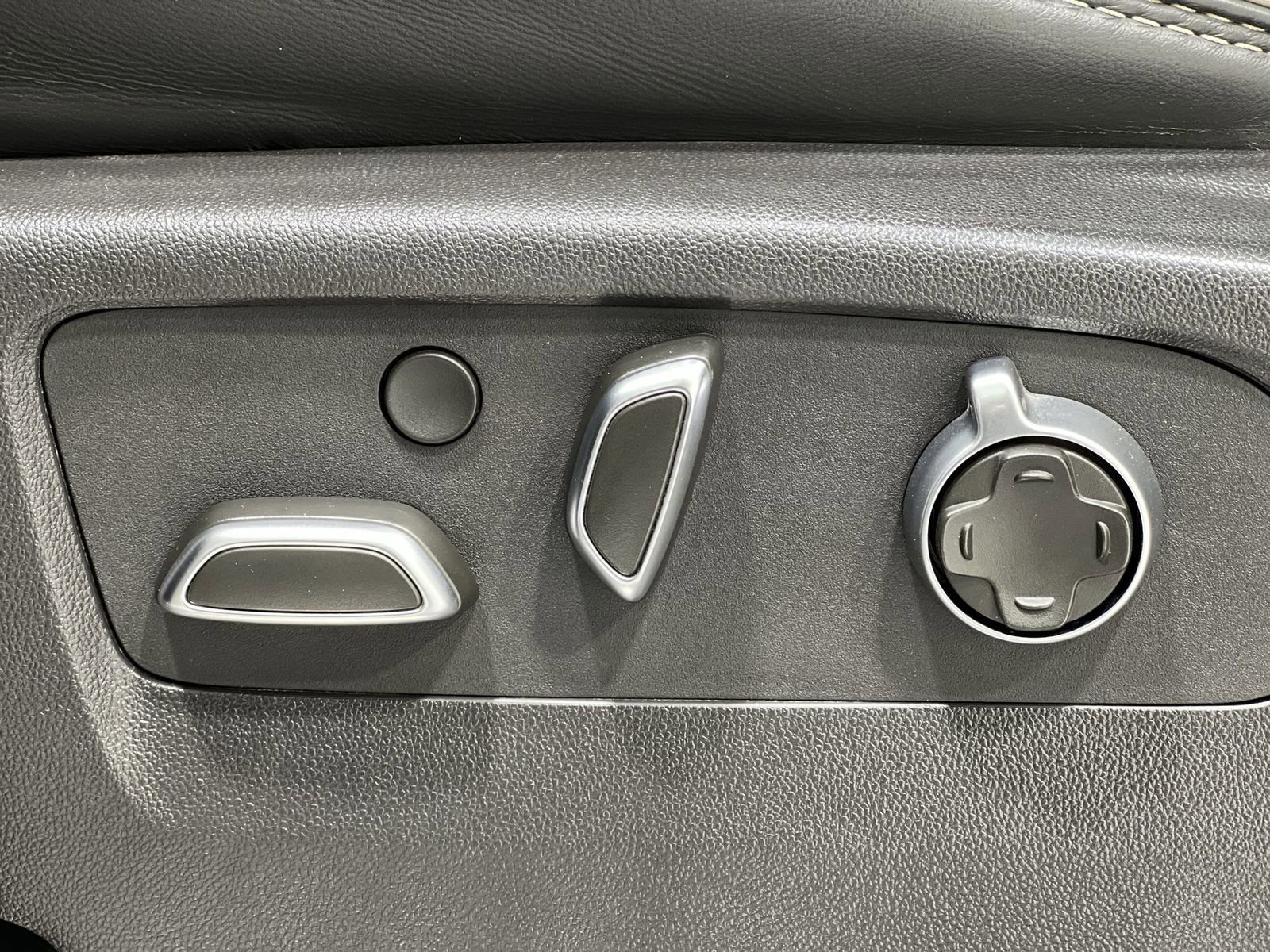 Used 2024 GMC Sierra 1500 Denali Ultimate image 12