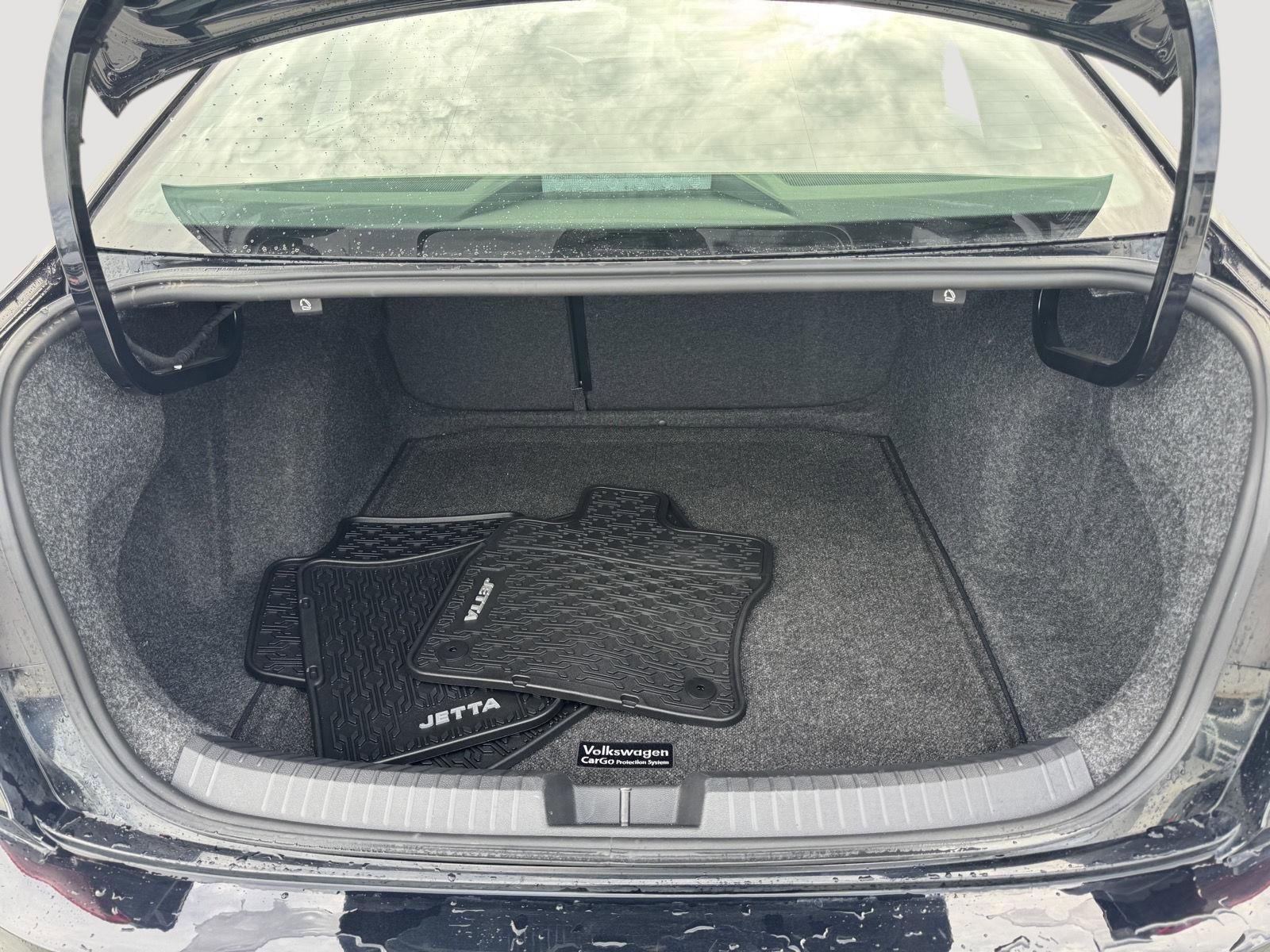 Used 2022 Volkswagen Jetta SE image 10