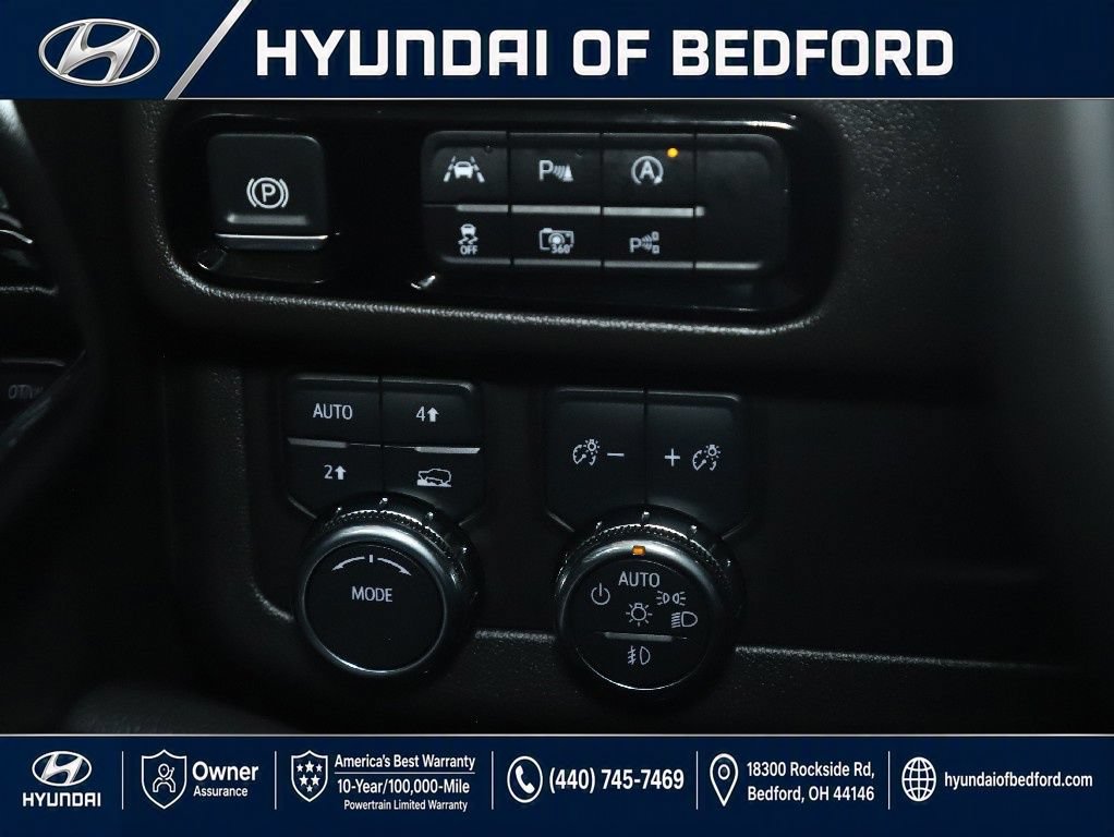 Used 2025 GMC Yukon Denali AWD/4WD image 32
