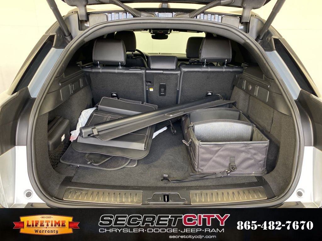 Used 2023 Land Rover Range Rover Velar R-Dynamic S image 28