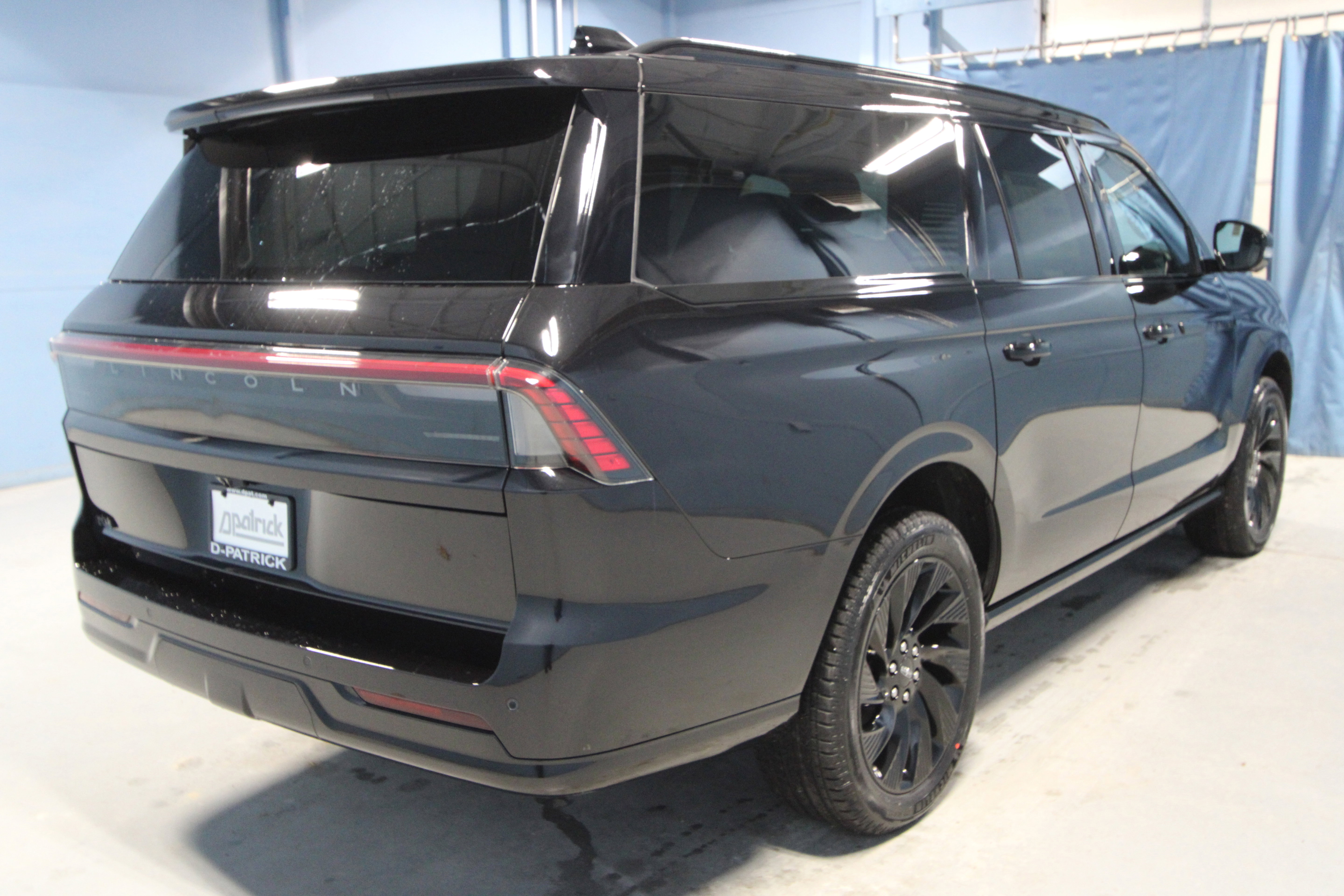 New 2026 Lincoln Navigator L Reserve w/ Jet Appearance Package image 32