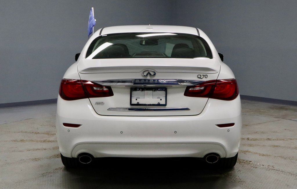 Used 2017 INFINITI Q70 3.7 w/ Technology Package image 10