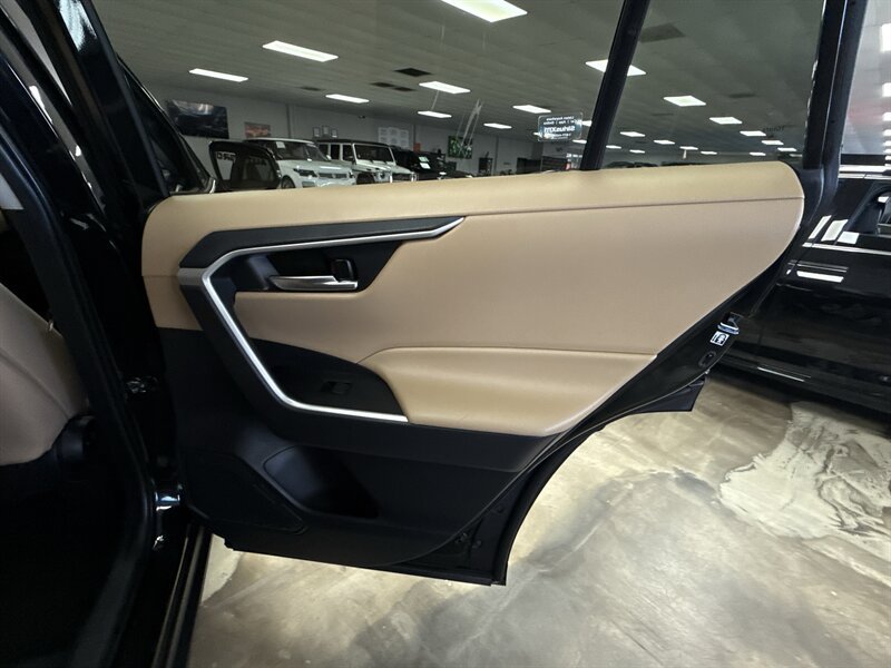 Used 2020 Toyota RAV4 XLE AWD/4WD image 25