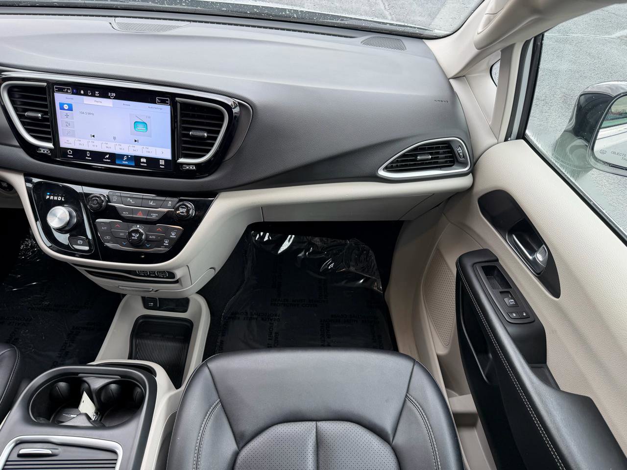 Used 2024 Chrysler Pacifica Touring-L image 25