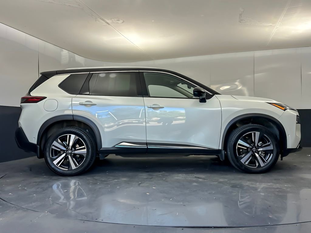 Used 2023 Nissan Rogue SL w/ SL Premium Package image 2