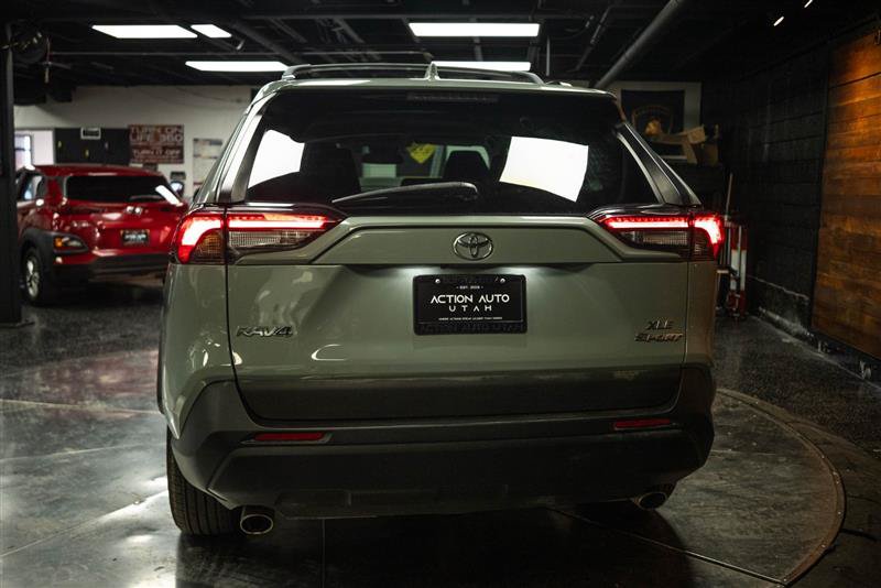 Used 2021 Toyota RAV4 XLE FWD image 6