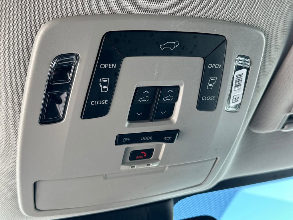 Used 2024 Toyota Sienna XLE image 30