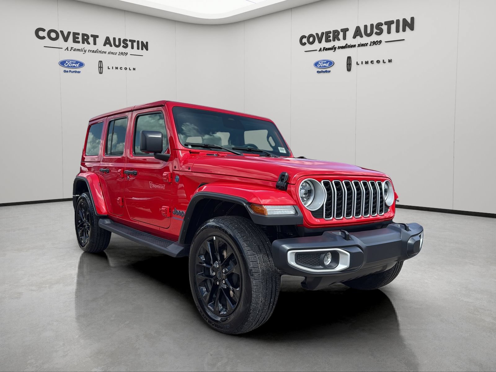 Used 2025 Jeep Wrangler Unlimited Sahara AWD/4WD image 7