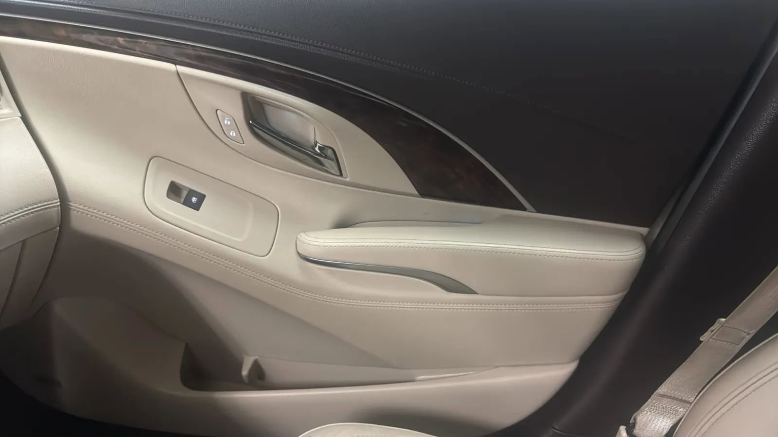 Used 2015 Buick LaCrosse Premium w/ Driver Confidence Package #1 FWD image 17