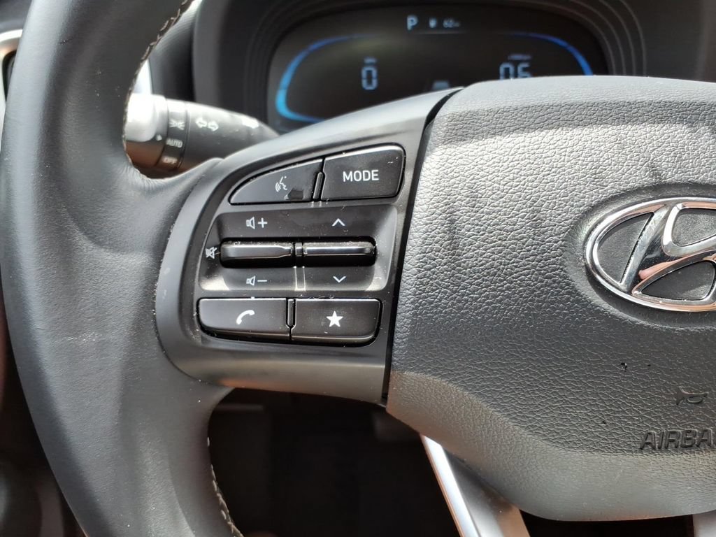 Used 2025 Hyundai Venue SEL FWD image 20
