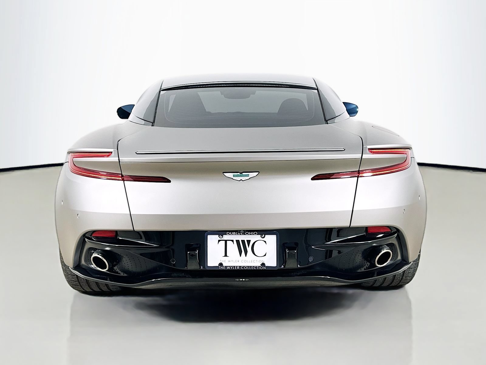 Used 2024 Aston Martin DB12 Coupe RWD image 6