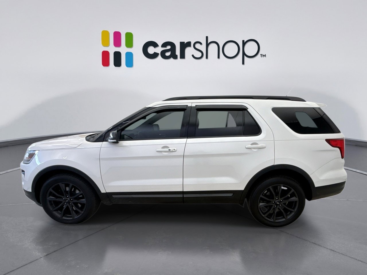 Used 2019 Ford Explorer XLT w/ Equipment Group 202A AWD/4WD image 2