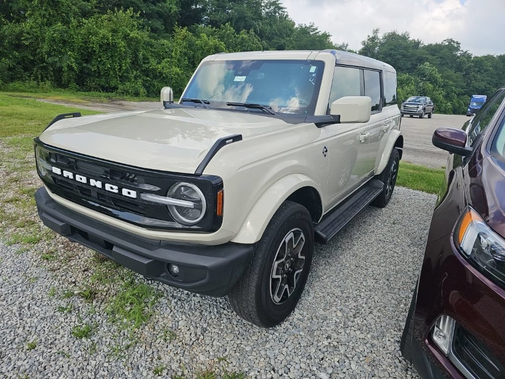 Used 2025 Ford Bronco Outer Banks AWD/4WD image 3