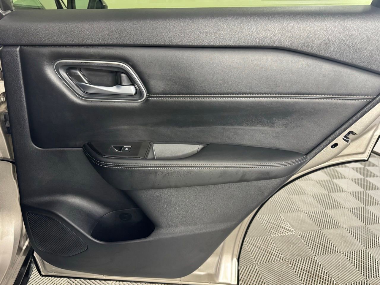 Used 2025 Nissan Rogue Platinum image 30