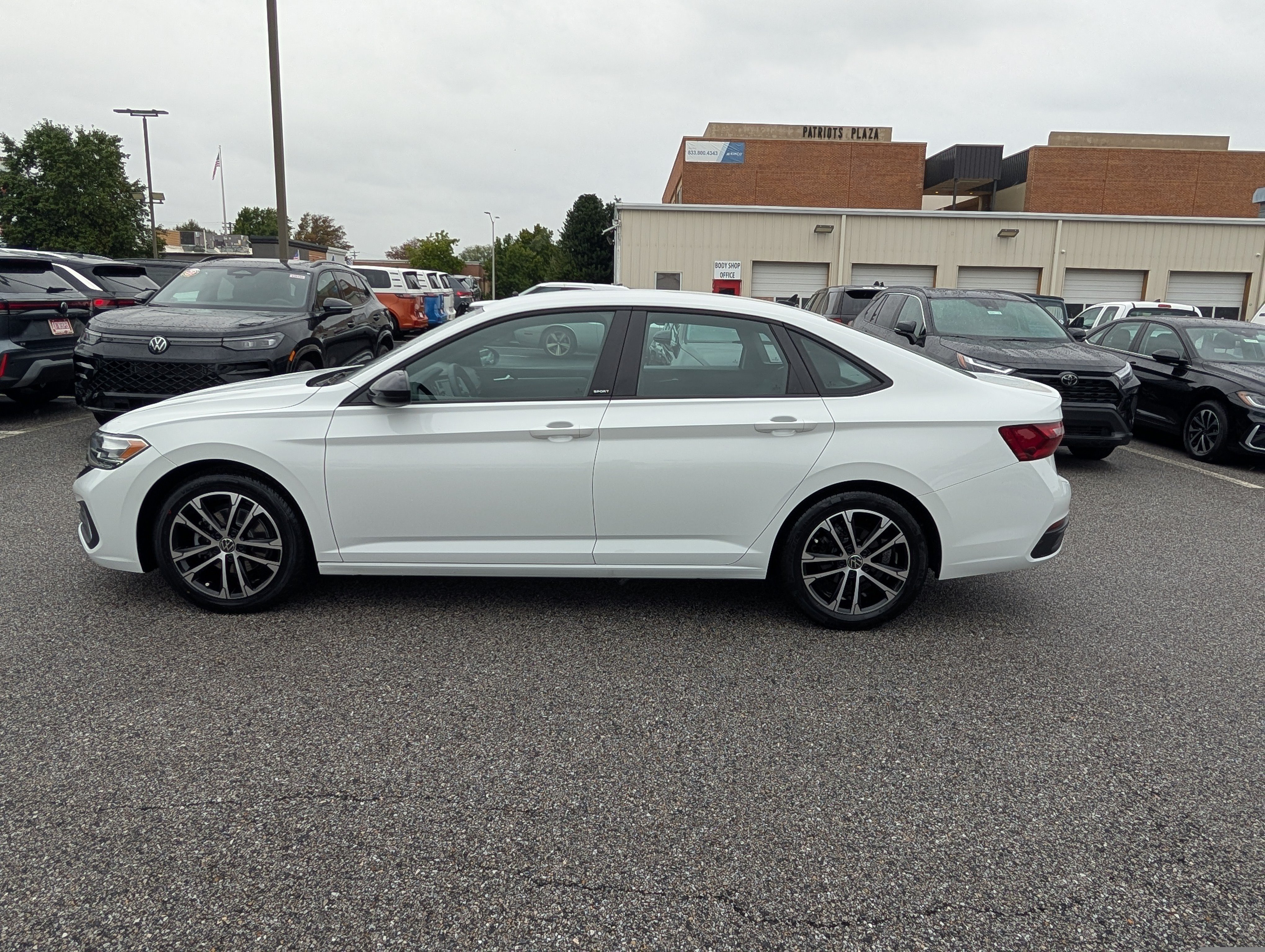 Used 2024 Volkswagen Jetta Sport FWD image 6
