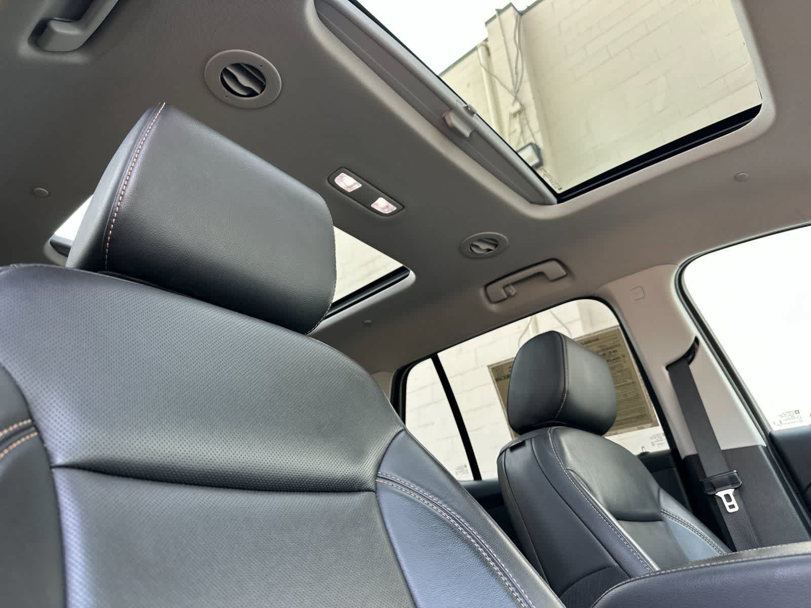 Used 2020 Chevrolet Traverse Premier w/ Redline Edition AWD/4WD image 18