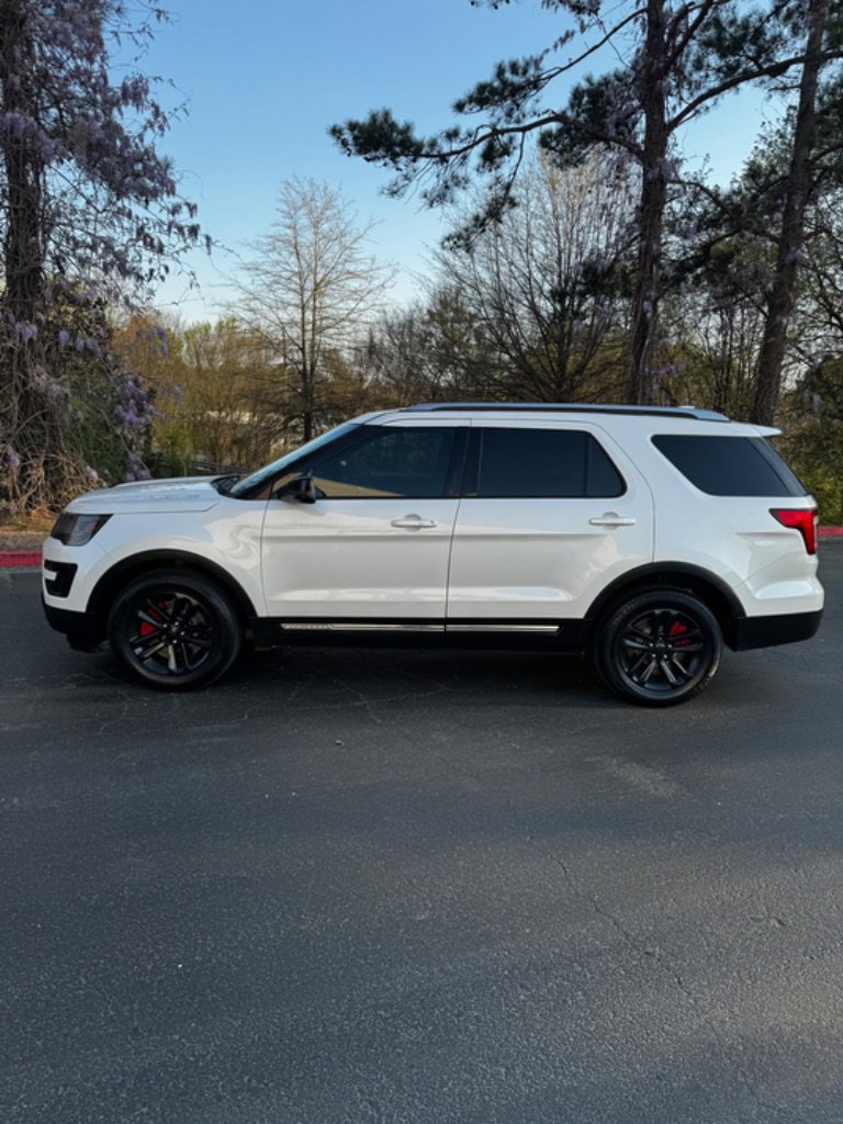 Used 2016 Ford Explorer XLT w/ Equipment Group 202A FWD image 2