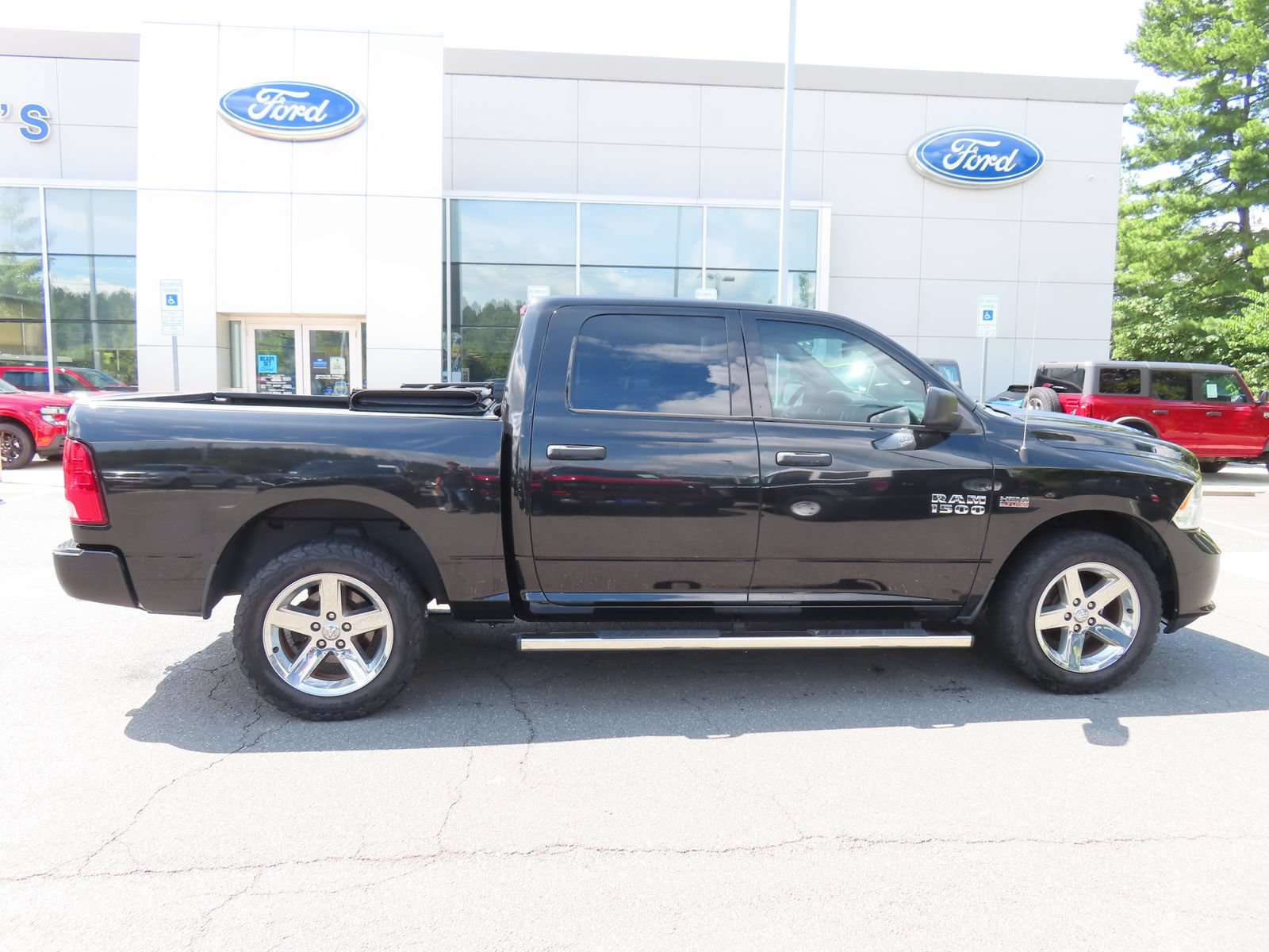 Used 2018 RAM 1500 Express AWD/4WD image 4