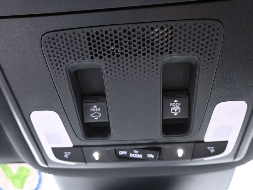 Used 2025 Honda Pilot TrailSport image 23