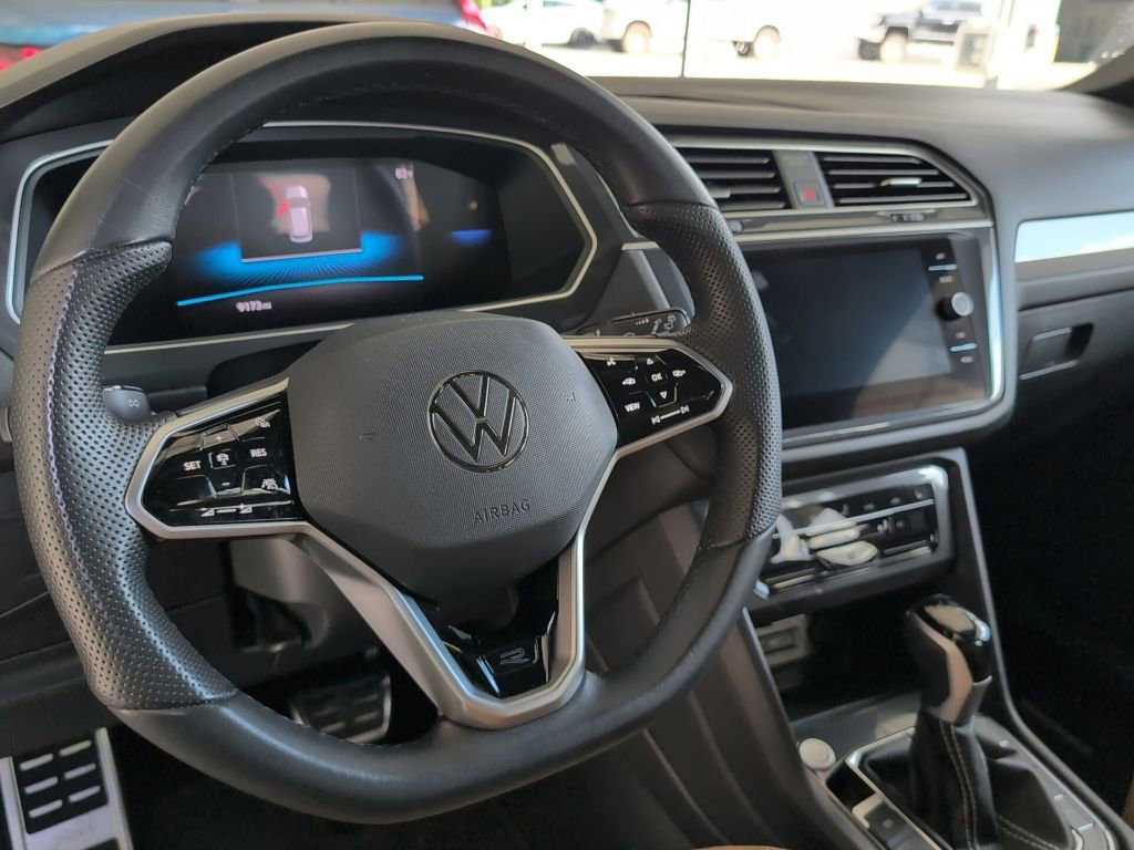 Used 2024 Volkswagen Tiguan SE R-Line AWD/4WD image 9