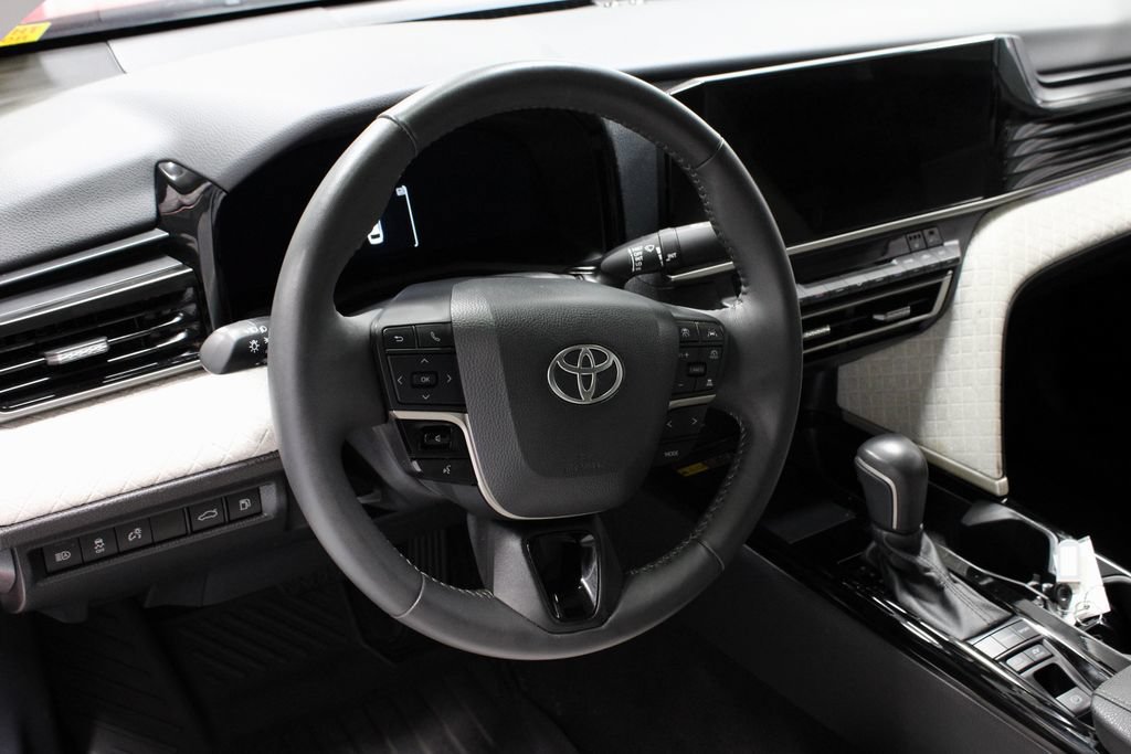 Used 2025 Toyota Camry XLE AWD/4WD image 25