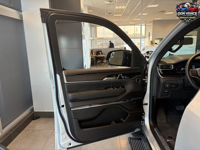 New 2026 Jeep Grand Wagoneer L Summit w/ Premium Group III AWD/4WD image 13