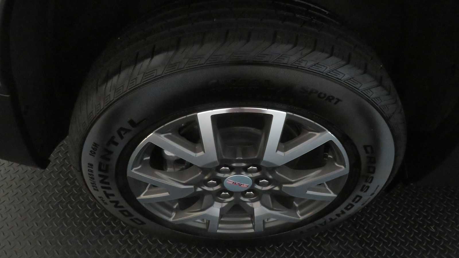 Used 2023 GMC Acadia SLE w/ Driver Convenience Package image 13