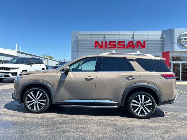 Used 2023 Nissan Pathfinder Platinum w/ Lighting Package (N93) AWD/4WD image 2