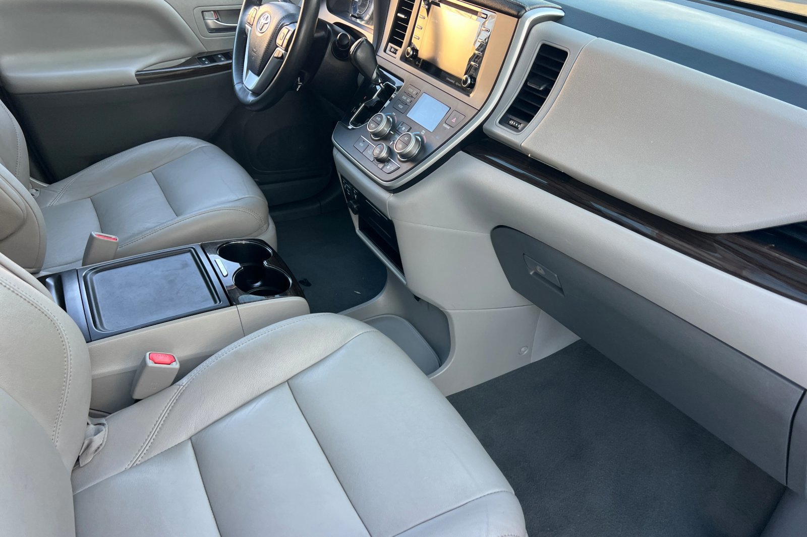 Used 2020 Toyota Sienna XLE image 17