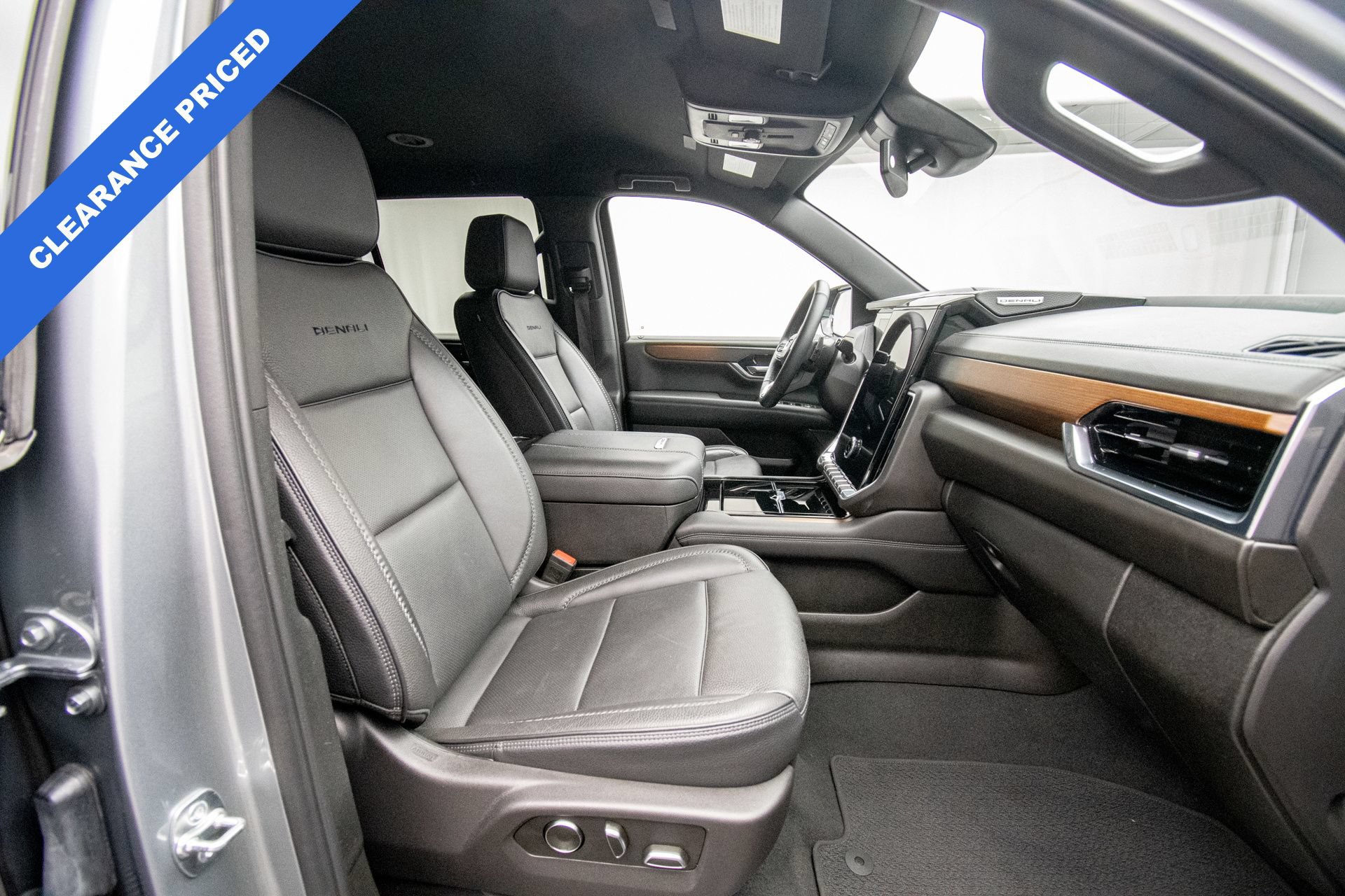 Used 2025 GMC Yukon Denali AWD/4WD image 12