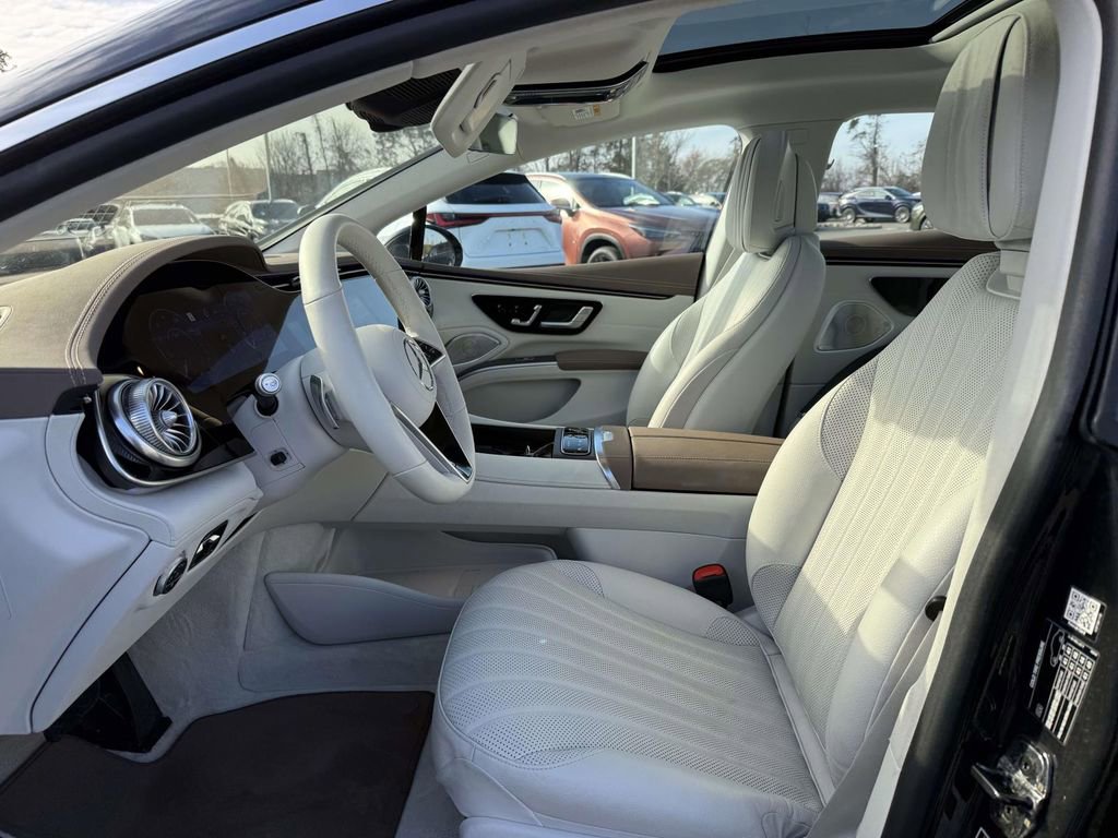 Used 2022 Mercedes-Benz EQS 580 4MATIC Sedan image 14