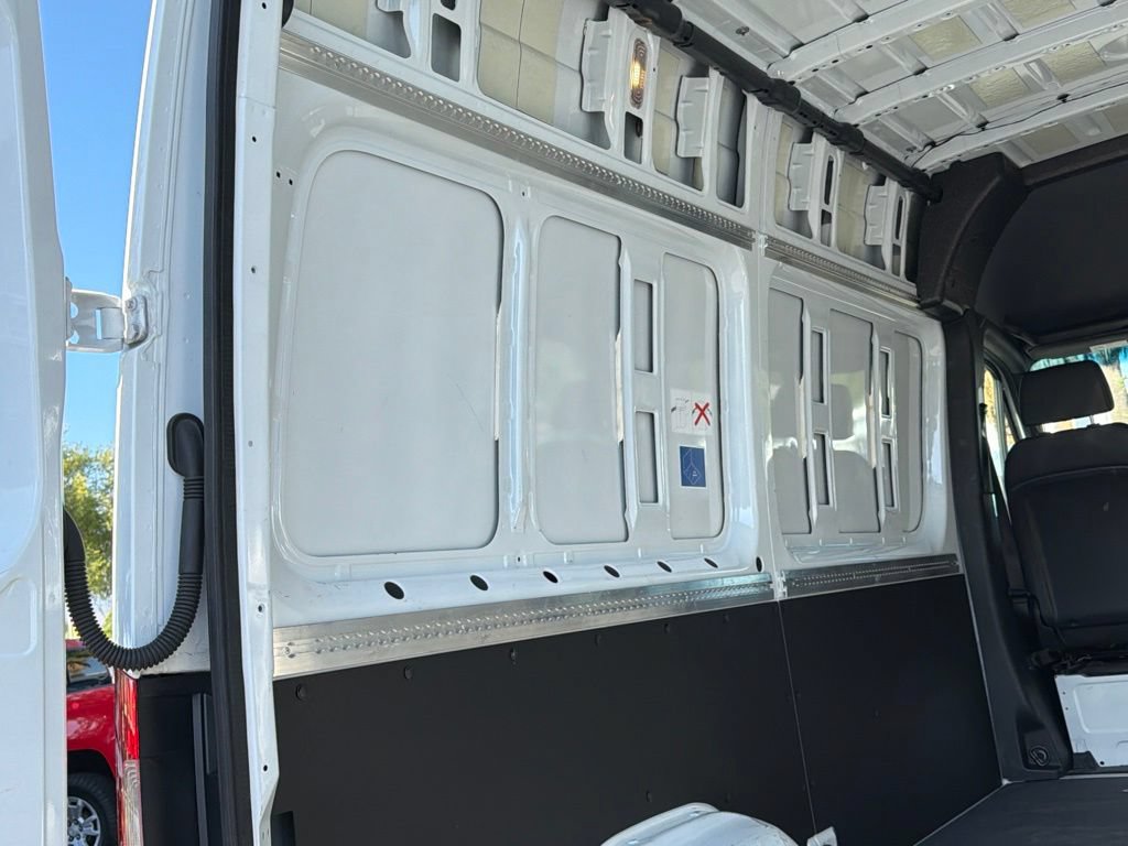 Used 2025 Mercedes-Benz Sprinter 2500 image 15