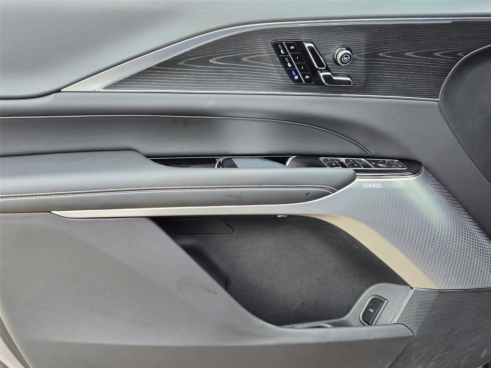 Certified 2025 Cadillac Lyriq Luxury w/ LPO, Floor Liner Package AWD/4WD image 25