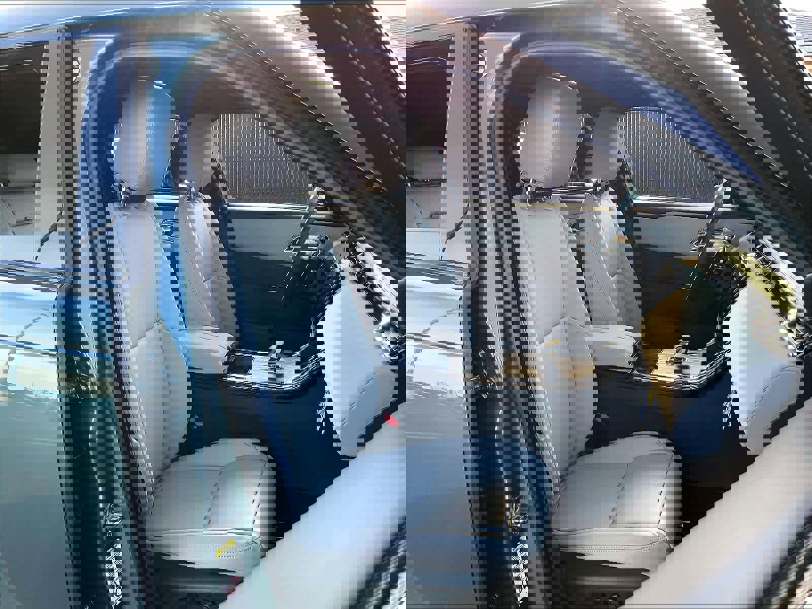 New 2026 Land Rover Range Rover Velar Dynamic SE image 31