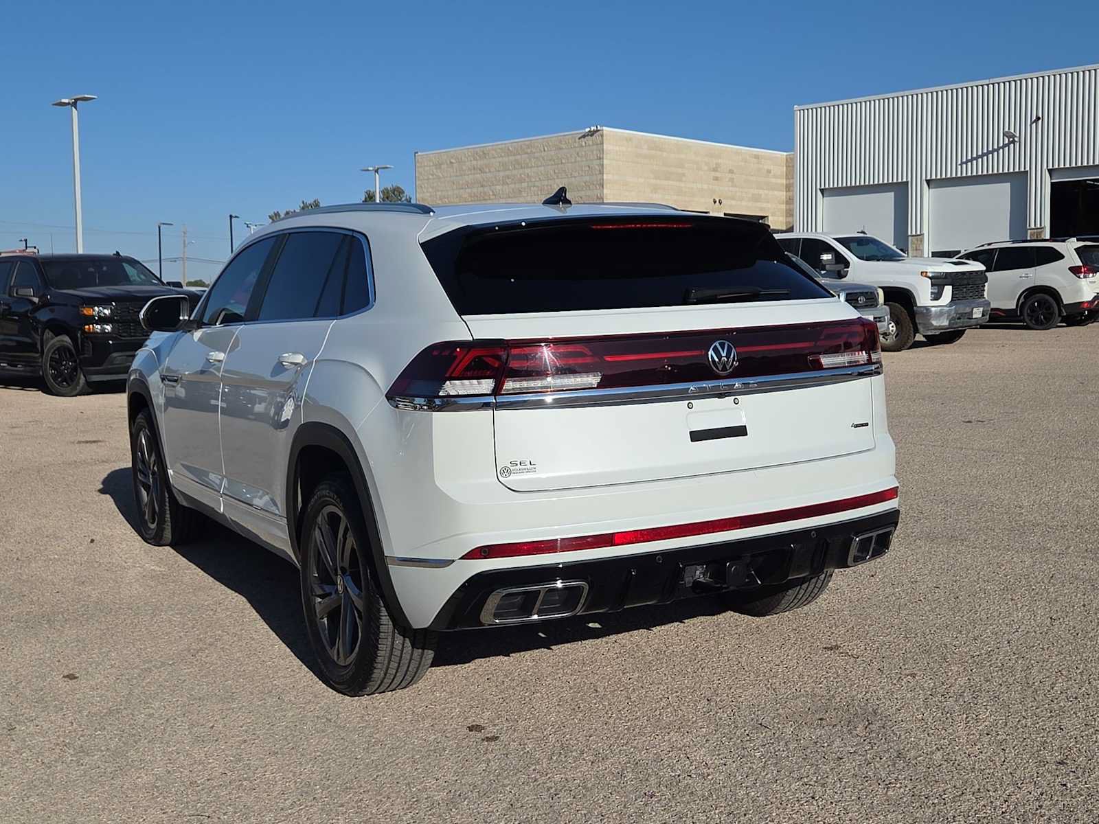 Used 2024 Volkswagen Atlas Cross Sport SEL R-Line AWD/4WD image 7