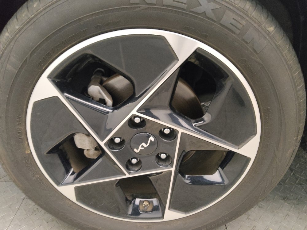 Used 2025 Kia Soul EX image 31