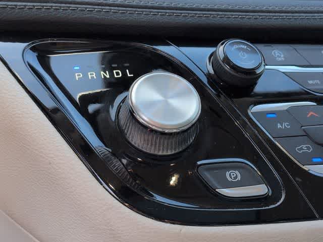 Used 2020 Chrysler Pacifica Limited FWD image 35