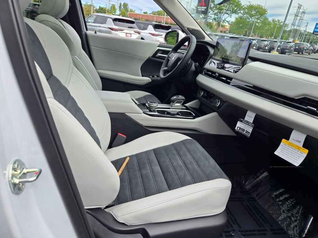 New 2026 Mitsubishi Outlander SE AWD/4WD image 4