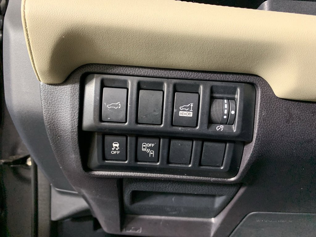 Used 2019 Subaru Ascent Limited w/ Popular Package #2 image 16