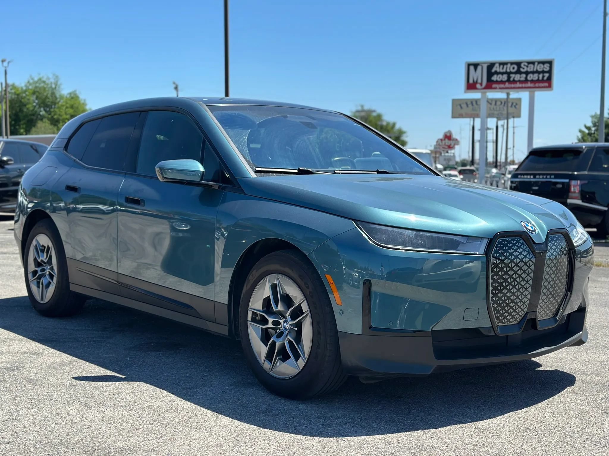 Used 2022 BMW iX xDrive50 w/ Convenience Package AWD/4WD image 4