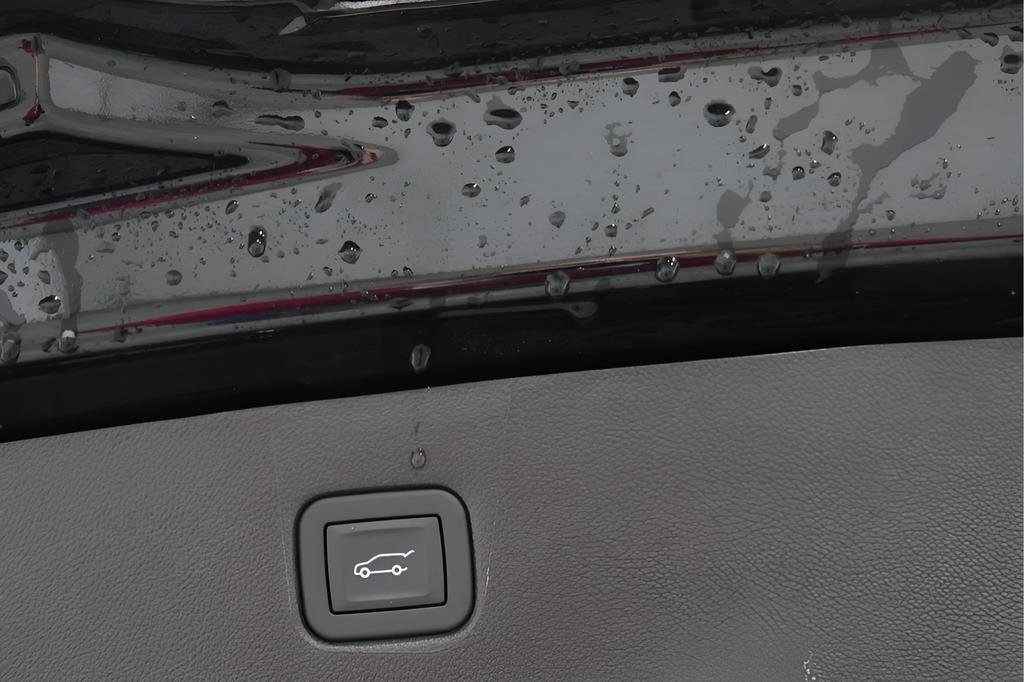 Used 2025 Chevrolet Blazer RS FWD image 29