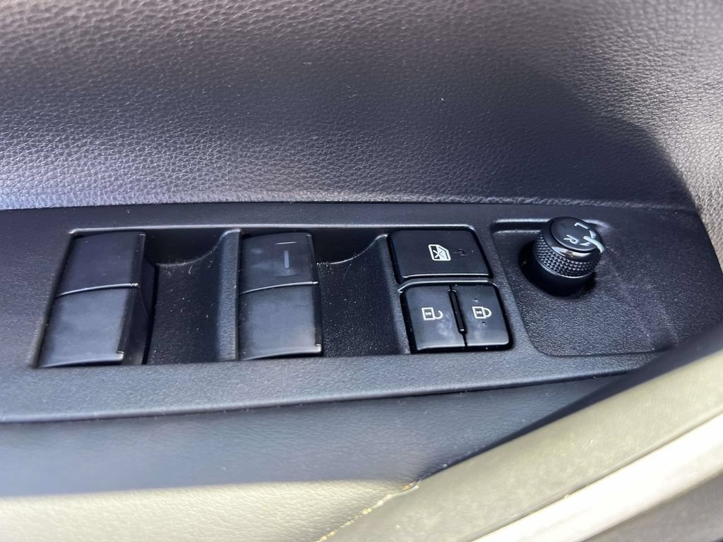 Used 2023 Toyota Corolla SE FWD image 18