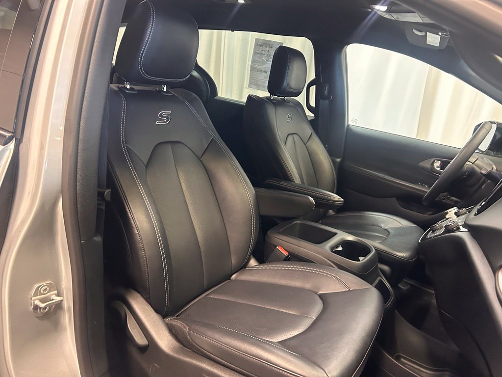 Used 2026 Chrysler Pacifica Select w/ S Appearance Package FWD image 24