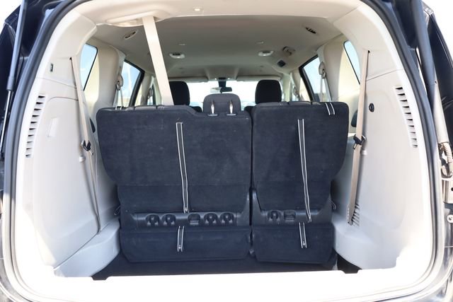 Used 2022 Chrysler Voyager LX image 31