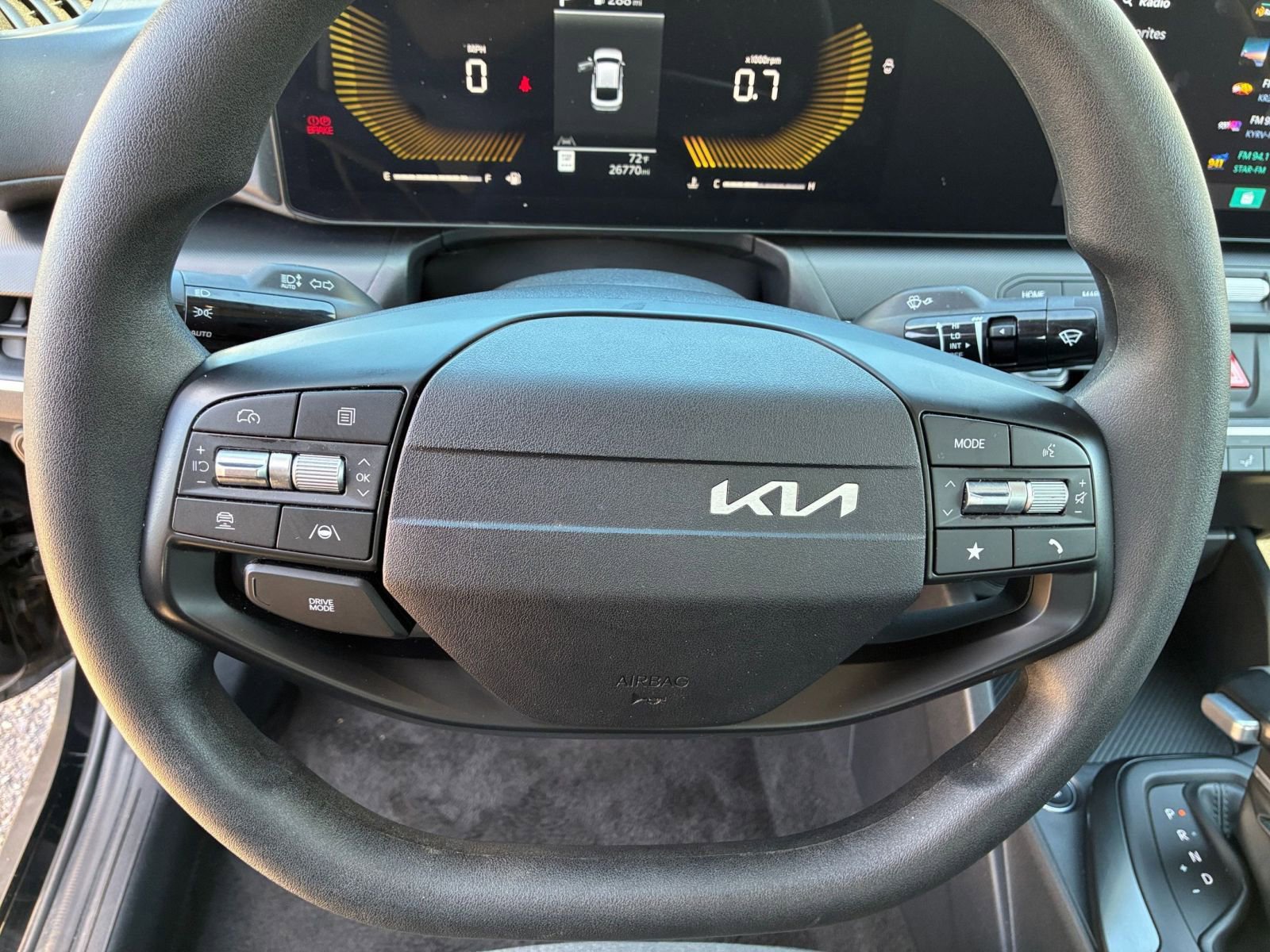 Used 2025 Kia K4 LXS image 27