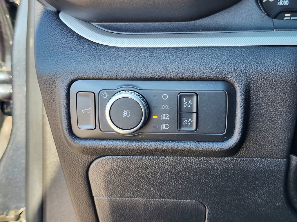 Certified 2022 Ford Explorer XLT w/ Equipment Group 202A image 26