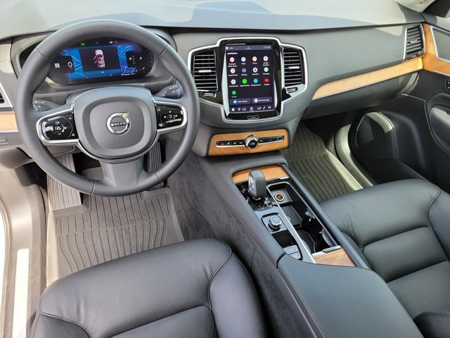 Used 2024 Volvo XC90 B5 Plus AWD/4WD image 17