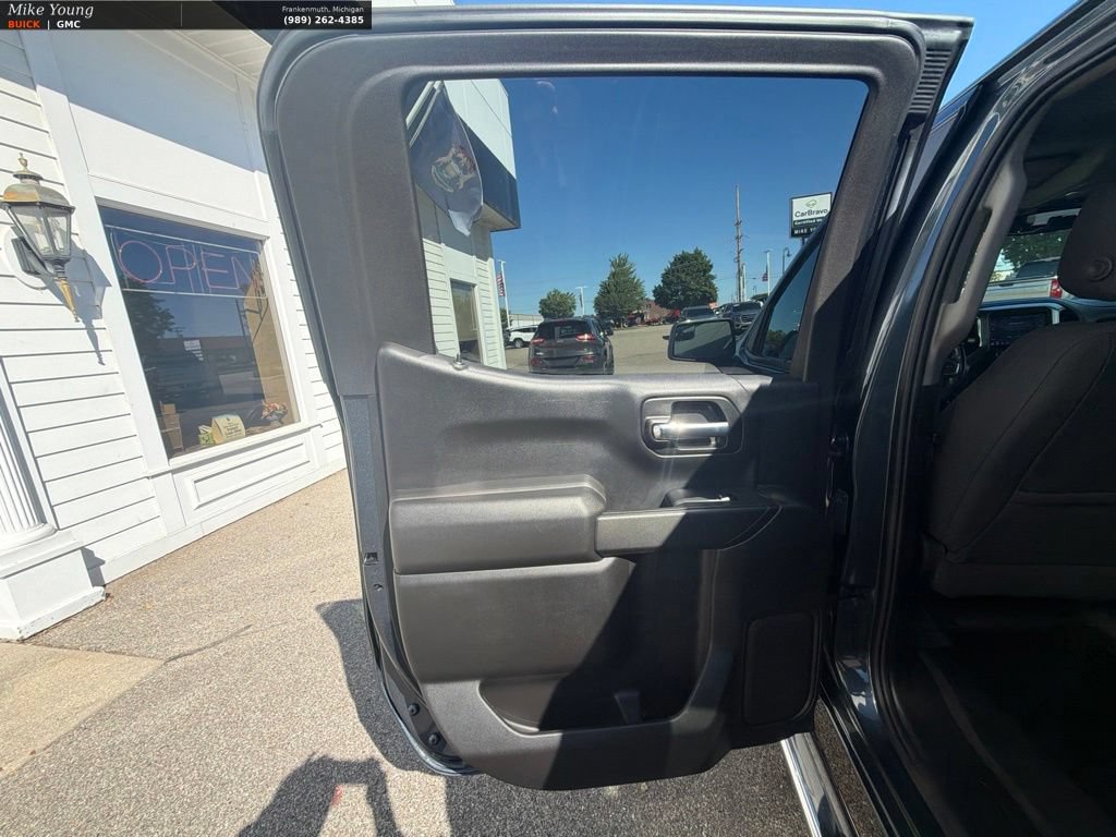 Used 2022 Chevrolet Silverado 1500 LT AWD/4WD image 23
